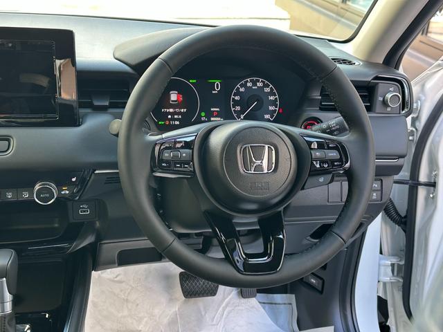 ヴェゼル ｅ：ＨＥＶ　Ｚ　ホンダコネクトｆｏｒＧａｔｈｅｒｓ＋ナビ装着用ＰＫＧ　ホンダセンシング　電動テールゲート　Ｂカメラ　ＢＳＭ　パークセンサー　アダプティブクルコン　コンビシート　ステア＆シートヒーター　１８ｉｎＡＷ（19枚目）