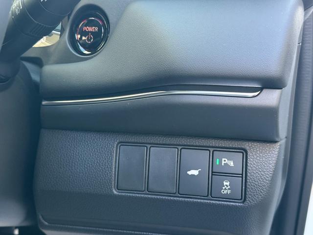 ヴェゼル ｅ：ＨＥＶ　Ｚ　ホンダコネクトｆｏｒＧａｔｈｅｒｓ＋ナビ装着用ＰＫＧ　ホンダセンシング　電動テールゲート　Ｂカメラ　ＢＳＭ　パークセンサー　アダプティブクルコン　コンビシート　ステア＆シートヒーター　１８ｉｎＡＷ（23枚目）