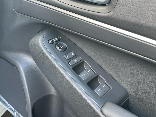 ヴェゼル ｅ：ＨＥＶ　Ｚ　ホンダコネクトｆｏｒＧａｔｈｅｒｓ＋ナビ装着用ＰＫＧ　ホンダセンシング　電動テールゲート　Ｂカメラ　ＢＳＭ　パークセンサー　アダプティブクルコン　コンビシート　ステア＆シートヒーター　１８ｉｎＡＷ（25枚目）