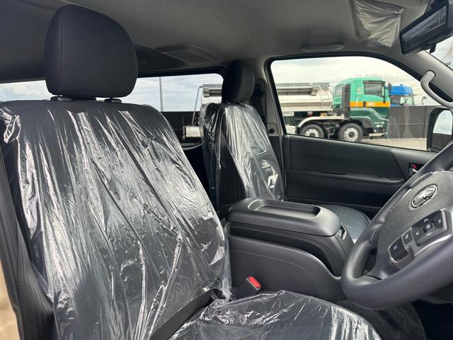 ハイエースバン ロングスーパーＧＬ　２．８Ｌディーゼル　ＯＰアースカラーＰＫＧ　両側電動スライドドア　全周囲カメラ　デジタルミラー　ＬＥＤヘッドランプ　ＯＰ１５ｉｎＡＷ　寒冷地仕様　アクセサリーコンセント　セーフティセンス　スマートキー（17枚目）