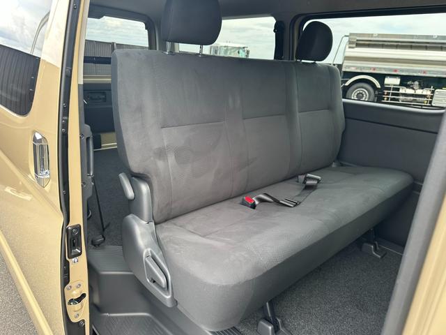 ハイエースバン ロングスーパーＧＬ　２．８Ｌディーゼル　ＯＰアースカラーＰＫＧ　両側電動スライドドア　全周囲カメラ　デジタルミラー　ＬＥＤヘッドランプ　ＯＰ１５ｉｎＡＷ　寒冷地仕様　アクセサリーコンセント　セーフティセンス　スマートキー（28枚目）