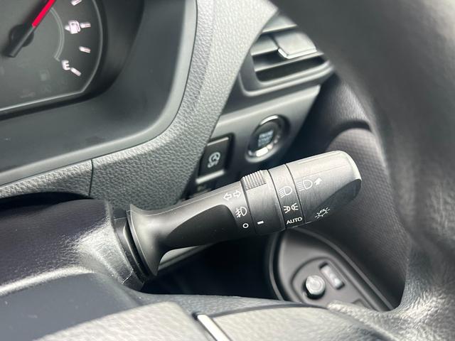 ノア X サイドリフトアップチルトシート車 インテリジェントクリアランスソナー 両側電動スライドドア スマートキー 純正ナビ Bカメラ セーフティセンス パーキングサポートブレーキ LEDヘッドライト&フォグ(22枚目)