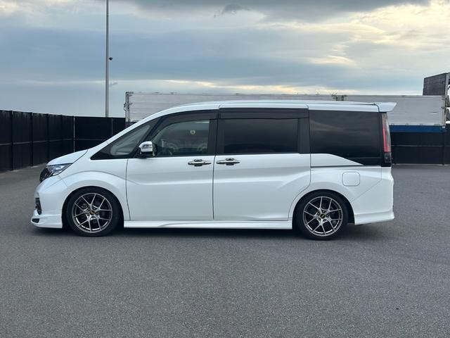 ステップワゴンスパーダ スパーダ・クールスピリット　ホンダセンシング　７人乗　リアエンターテイメント　９型ナビＴＶ　ＴＥＩＮ車高調　無限フロントスポイラー　社外１８ｉｎＡＷ　両側電動スライドドア　ホンダセンシング　ハーフレザーシート　Ｂカメラ　ＥＴＣ　ＬＥＤヘッドランプ（3枚目）