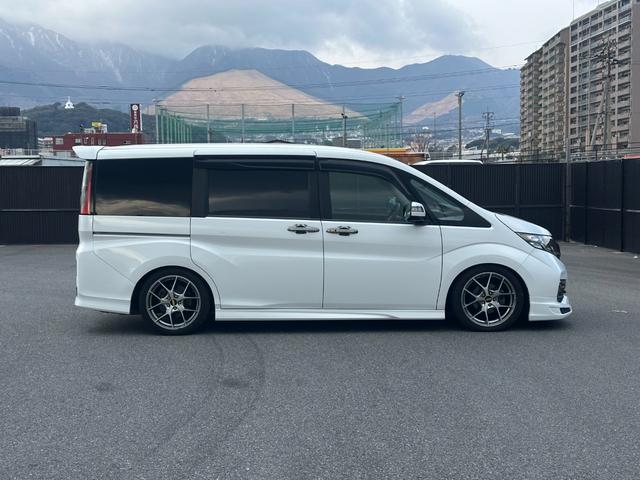 ステップワゴンスパーダ スパーダ・クールスピリット　ホンダセンシング　７人乗　リアエンターテイメント　９型ナビＴＶ　ＴＥＩＮ車高調　無限フロントスポイラー　社外１８ｉｎＡＷ　両側電動スライドドア　ホンダセンシング　ハーフレザーシート　Ｂカメラ　ＥＴＣ　ＬＥＤヘッドランプ（9枚目）