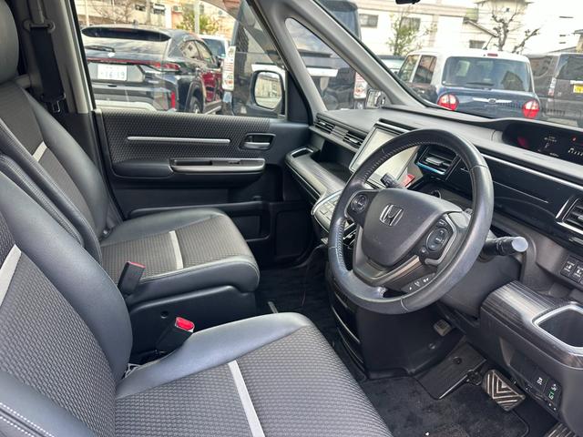 ステップワゴンスパーダ スパーダ・クールスピリット　ホンダセンシング　７人乗　リアエンターテイメント　９型ナビＴＶ　ＴＥＩＮ車高調　無限フロントスポイラー　社外１８ｉｎＡＷ　両側電動スライドドア　ホンダセンシング　ハーフレザーシート　Ｂカメラ　ＥＴＣ　ＬＥＤヘッドランプ（25枚目）