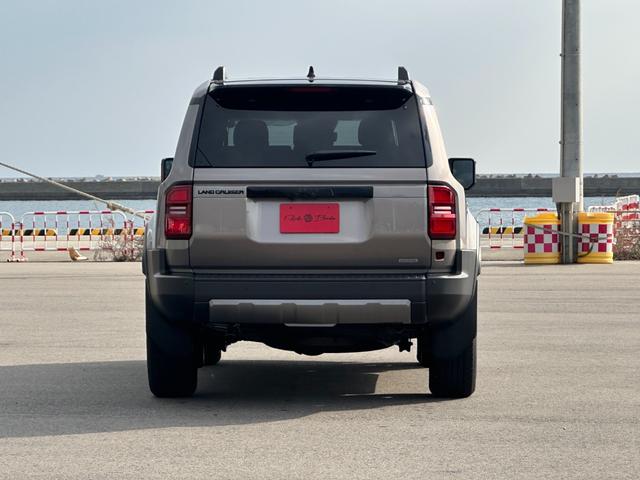 ランドクルーザー２５０ ＺＸ　ＳＲ　ＪＢＬサウンド　トヨタチームメイト　おくだけ充電　ＨＵＤ　ＢＳＭ　全周囲カメラ　デジタルミラー　パワーバックドア　茶革　ベンチレーションシート　ルーフレール　アクセサリーコンセント　寒冷地仕様（13枚目）