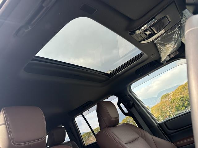 ランドクルーザー２５０ ＺＸ　ＳＲ　ＪＢＬサウンド　トヨタチームメイト　おくだけ充電　ＨＵＤ　ＢＳＭ　全周囲カメラ　デジタルミラー　パワーバックドア　茶革　ベンチレーションシート　ルーフレール　アクセサリーコンセント　寒冷地仕様（15枚目）