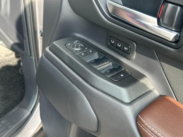 ランドクルーザー２５０ ＺＸ　ＳＲ　ＪＢＬサウンド　トヨタチームメイト　おくだけ充電　ＨＵＤ　ＢＳＭ　全周囲カメラ　デジタルミラー　パワーバックドア　茶革　ベンチレーションシート　ルーフレール　アクセサリーコンセント　寒冷地仕様（27枚目）