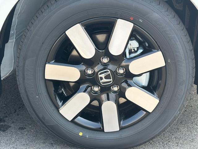 フリード ｅ：ＨＥＶエアー　ＥＸ　ホンダセンシング　ナビ装着用ＰＫＧ　両側電動スライドドア　Ｂカメラ　アダプティブクルコン　ＢＳＭ　パークセンサー　コンビシート　シートヒーター　フルＬＥＤヘッドランプ　オートハイビーム　リアクーラー（14枚目）