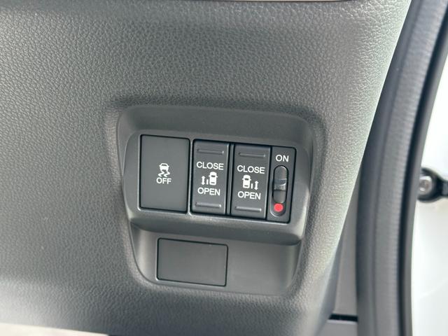 フリード ｅ：ＨＥＶエアー　ＥＸ　ホンダセンシング　ナビ装着用ＰＫＧ　両側電動スライドドア　Ｂカメラ　アダプティブクルコン　ＢＳＭ　パークセンサー　コンビシート　シートヒーター　フルＬＥＤヘッドランプ　オートハイビーム　リアクーラー（16枚目）