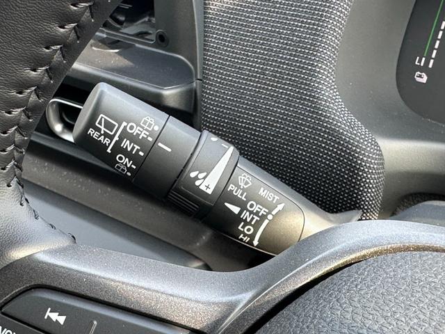 フリード ｅ：ＨＥＶエアー　ＥＸ　ホンダセンシング　ナビ装着用ＰＫＧ　両側電動スライドドア　Ｂカメラ　アダプティブクルコン　ＢＳＭ　パークセンサー　コンビシート　シートヒーター　フルＬＥＤヘッドランプ　オートハイビーム　リアクーラー（20枚目）