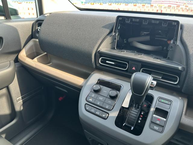 フリード ｅ：ＨＥＶエアー　ＥＸ　ホンダセンシング　ナビ装着用ＰＫＧ　両側電動スライドドア　Ｂカメラ　アダプティブクルコン　ＢＳＭ　パークセンサー　コンビシート　シートヒーター　フルＬＥＤヘッドランプ　オートハイビーム　リアクーラー（22枚目）