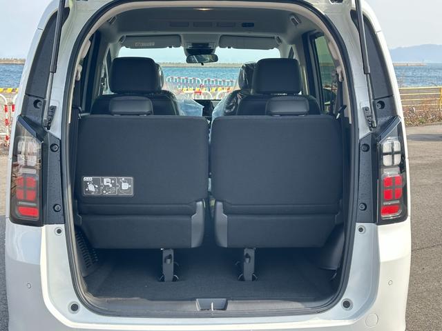 フリード ｅ：ＨＥＶエアー　ＥＸ　ホンダセンシング　ナビ装着用ＰＫＧ　両側電動スライドドア　Ｂカメラ　アダプティブクルコン　ＢＳＭ　パークセンサー　コンビシート　シートヒーター　フルＬＥＤヘッドランプ　オートハイビーム　リアクーラー（29枚目）