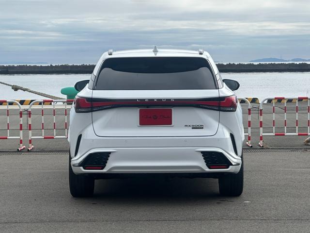 ＲＸ ＲＸ５００ｈ　Ｆスポーツパフォーマンス　パノラマＳＲ　マークレビンソン　ＯＰオレンジキャリパー　ルーフレール　輻射ヒーター　寒冷地仕様　デジタルミラー　おくだけ充電　前後ドラレコ　全周囲カメラ　赤革シート　パワーバックドア　ＨＵＤ　ＢＳＭ（13枚目）