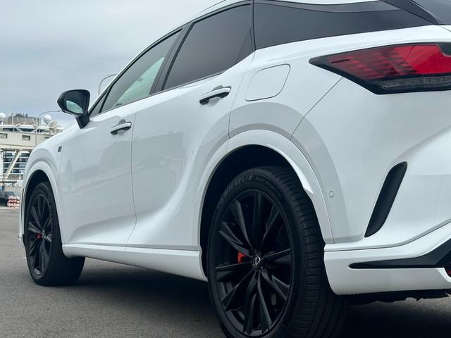 ＲＸ ＲＸ５００ｈ　Ｆスポーツパフォーマンス　パノラマＳＲ　マークレビンソン　ＯＰオレンジキャリパー　ルーフレール　輻射ヒーター　寒冷地仕様　デジタルミラー　おくだけ充電　前後ドラレコ　全周囲カメラ　赤革シート　パワーバックドア　ＨＵＤ　ＢＳＭ（37枚目）