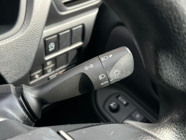 ノア Ｘ　純正ナビＴＶ　バックカメラ　電動スライドドア　トヨタセーフティセンス　専用セカンドシート　ＢｉＢｅａｍＬＥＤヘッドランプ　オートハイビーム　クルーズコントロール　リヤクーラー　アイドリングストップ（24枚目）