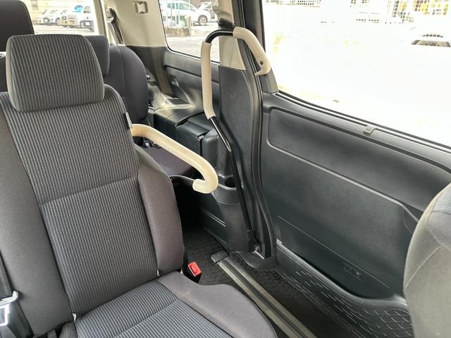 ノア Ｘ　純正ナビＴＶ　バックカメラ　電動スライドドア　トヨタセーフティセンス　専用セカンドシート　ＢｉＢｅａｍＬＥＤヘッドランプ　オートハイビーム　クルーズコントロール　リヤクーラー　アイドリングストップ（27枚目）