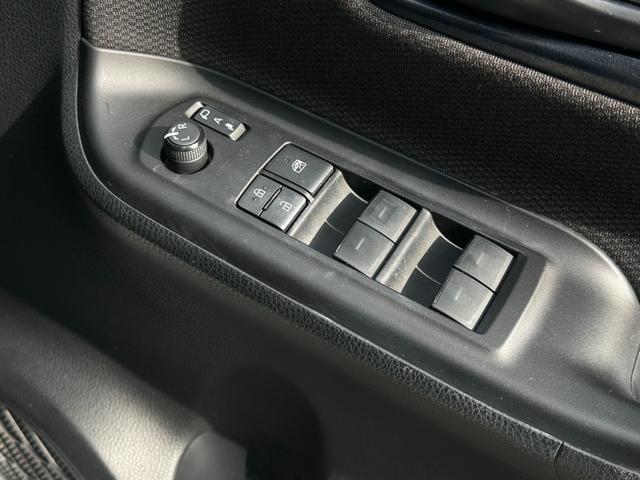 ノア Ｘ　純正ナビＴＶ　バックカメラ　電動スライドドア　トヨタセーフティセンス　専用セカンドシート　ＢｉＢｅａｍＬＥＤヘッドランプ　オートハイビーム　クルーズコントロール　リヤクーラー　アイドリングストップ（29枚目）