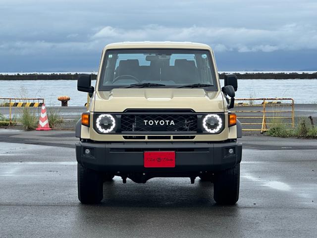 ＡＸ　トヨタセーフティセンス　バックカメラ　ＥＴＣ　ハーフレザー　寒冷地仕様　電動デフロック　ＬＥＤヘッドランプ　オートハイビーム　ＬＥＤフォグ　クルコン　ウッドコンビステア　リアヒーター　フロアマット（画像12）