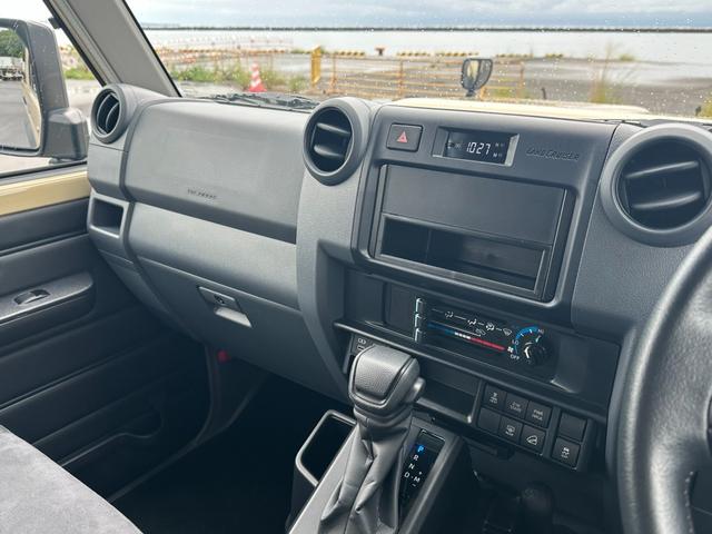 ＡＸ　トヨタセーフティセンス　バックカメラ　ＥＴＣ　ハーフレザー　寒冷地仕様　電動デフロック　ＬＥＤヘッドランプ　オートハイビーム　ＬＥＤフォグ　クルコン　ウッドコンビステア　リアヒーター　フロアマット（画像25）