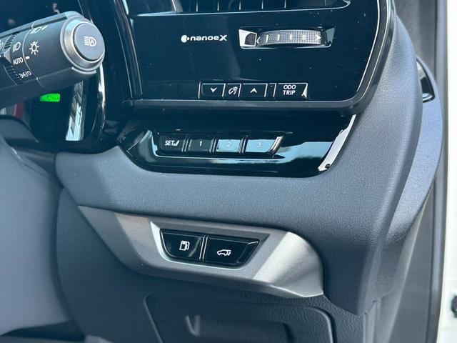 ＲＸ３５０ｈ　バージョンＬ　ＳＲ　モデリスタエアロキット　前後ドラレコ　全周囲カメラ　おくだけ充電　レクサスチームメイト　ＨＵＤ　パワーバックドア　茶革　前後ベンチレーションシート　１４型ナビＴＶ　２１ｉｎＡＷ　三眼フルＬＥＤ（画像23）