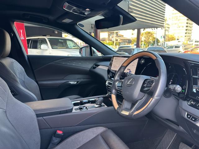 ＲＸ３５０ｈ　バージョンＬ　ＳＲ　モデリスタエアロキット　前後ドラレコ　全周囲カメラ　おくだけ充電　レクサスチームメイト　ＨＵＤ　パワーバックドア　茶革　前後ベンチレーションシート　１４型ナビＴＶ　２１ｉｎＡＷ　三眼フルＬＥＤ（画像29）