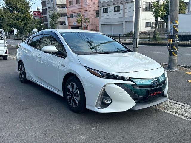 プリウスＰＨＶ Ａプレミアム　１１．６型ナビＴＶ　Ｂカメラ　黒革　シートヒーター　パワーシート　ＨＵＤ　ＢＳＭ　アクセサリーコンセント　トヨタセーフティセンス　ＬＥＤヘッドランプ　アダプティブハイビーム　インテリパークアシスト（7枚目）