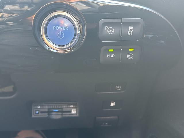 プリウスＰＨＶ Ａプレミアム　１１．６型ナビＴＶ　Ｂカメラ　黒革　シートヒーター　パワーシート　ＨＵＤ　ＢＳＭ　アクセサリーコンセント　トヨタセーフティセンス　ＬＥＤヘッドランプ　アダプティブハイビーム　インテリパークアシスト（17枚目）