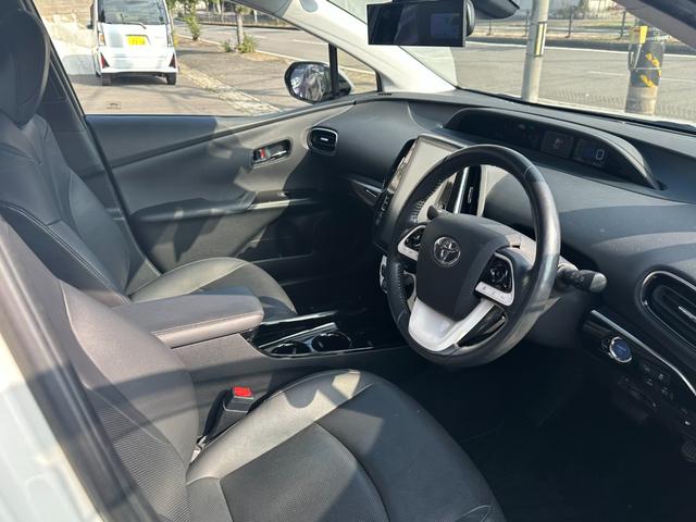 プリウスＰＨＶ Ａプレミアム　１１．６型ナビＴＶ　Ｂカメラ　黒革　シートヒーター　パワーシート　ＨＵＤ　ＢＳＭ　アクセサリーコンセント　トヨタセーフティセンス　ＬＥＤヘッドランプ　アダプティブハイビーム　インテリパークアシスト（22枚目）