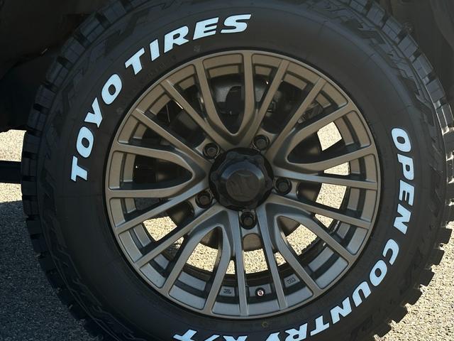 ジムニーシエラ ＪＣ　社外８型ナビＴＶ　Ｂカメラ　ショウワガレージリフトアップキット　ラテラルロッド　社外１６ｉｎＡＷ＆オープンカントリーＲ／Ｔタイヤ　社外テール＆グリル　シートヒーター　マッドフラップ　ブレーキサポート（14枚目）