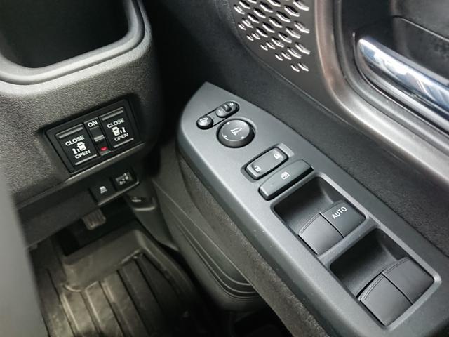 Ｎ－ＢＯＸカスタム ターボ　ホンダセンシング　全周囲カメラ　純正９型ナビＴＶ　ドラレコ　両側電動スライドドア　渋滞追従機能付アダプティブクルコン　パークセンサー　シートヒーター　シートカバー　ルーフコンソール　ＬＥＤフォグ（25枚目）