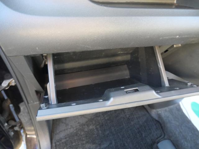 タント カスタムＸ　トップエディションＳＡＩＩＩ　スマートキー　プッシュスタート　ナビ　フルセグ　バックモニター　ＥＴＣ　左側電動スライドドア　オートエアコン　シートヒーター　トラクションコントロール（17枚目）