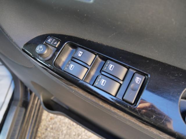 タント カスタムＲＳ　ＳＡＩＩＩ　両側電動スライドドア　スマートキー　プッシュスタート　トラクションコントロール　シートヒーター　ナビ　フルセグ　バックモニター　オートエアコン　アイドリングストップ（24枚目）