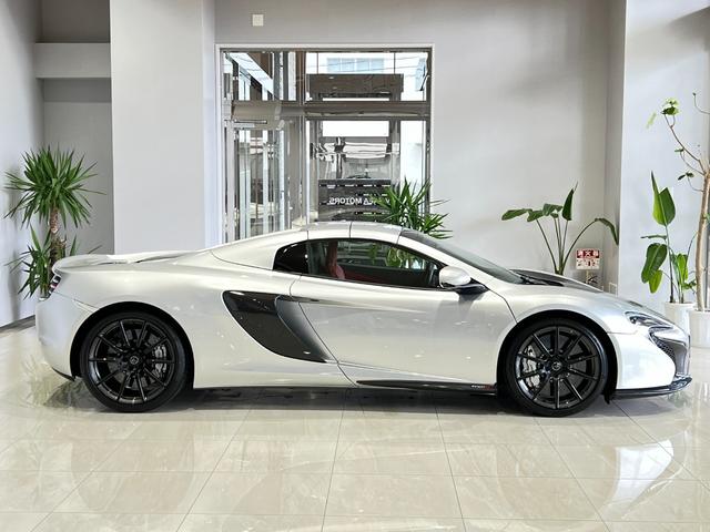 ６５０Ｓ スパイダー　車両リフトシステム　ＡＴ７速　キーレスエントリー・スマートキー　電動格納ミラー　革シート　バックカメラ　記録簿有　禁煙車　スパイダー（5枚目）