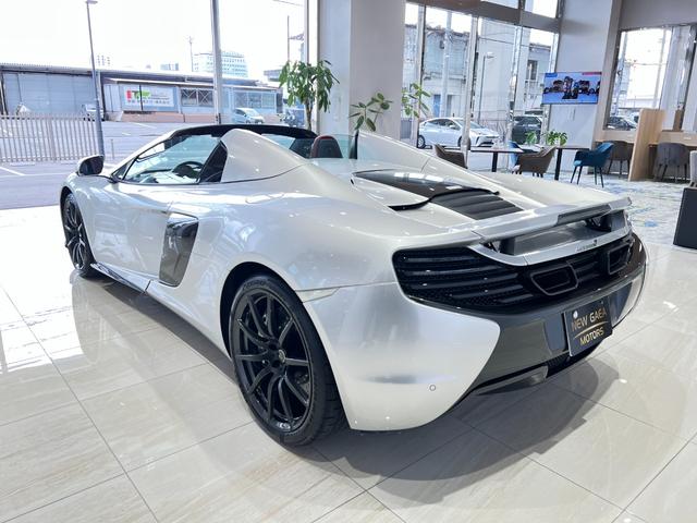 ６５０Ｓ スパイダー　車両リフトシステム　ＡＴ７速　キーレスエントリー・スマートキー　電動格納ミラー　革シート　バックカメラ　記録簿有　禁煙車　スパイダー（10枚目）