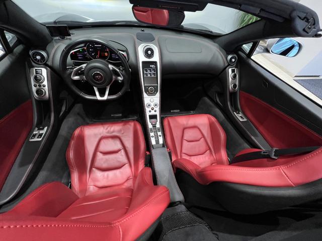 ６５０Ｓ スパイダー　車両リフトシステム　ＡＴ７速　キーレスエントリー・スマートキー　電動格納ミラー　革シート　バックカメラ　記録簿有　禁煙車　スパイダー（15枚目）