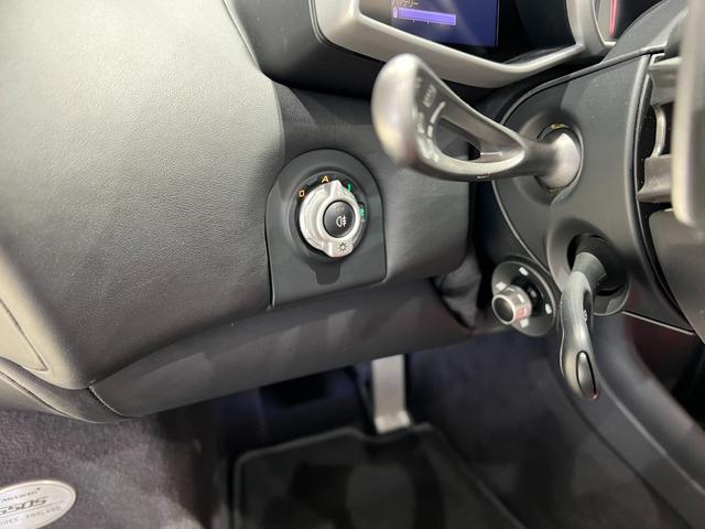 ６５０Ｓ スパイダー　車両リフトシステム　ＡＴ７速　キーレスエントリー・スマートキー　電動格納ミラー　革シート　バックカメラ　記録簿有　禁煙車　スパイダー（21枚目）