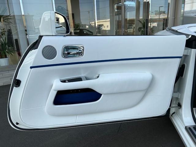 ドーン ベースグレード　Ｖ型１２気筒ツインターボエンジン　ディーラー車　左ハンドル　記録簿あり　オートマチック８速　レーンアシスト　オートライト　ターボ　レザーシート　シートヒーター　シートエアコン（22枚目）