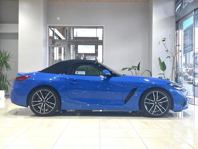Ｚ４ ｓＤｒｉｖｅ２０ｉ　Ｍスポーツ　赤レザーシート・シートヒーター・ＬＥＤヘッドライト・ターボ・インテリジェントセーフティー・パワーシート・クルーズコントロール・パーキングアシスト・レーンキープアシスト・スマートキー・ドラレコ・ＥＴＣ（7枚目）