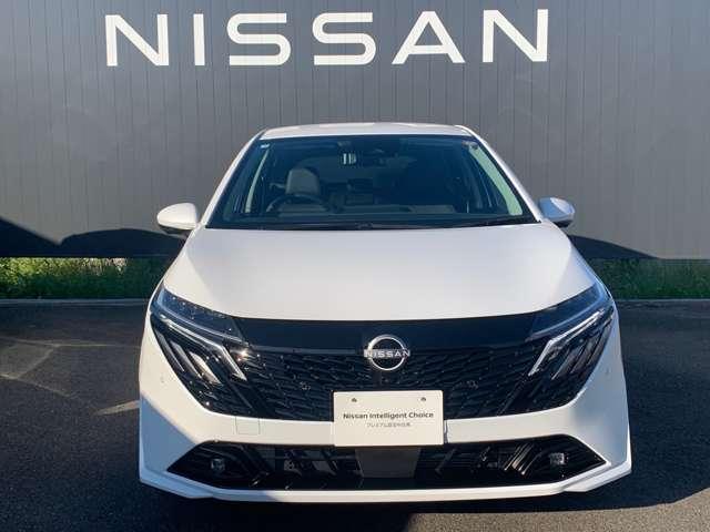 オーラ 1.2 G レザーエディション 衝突被害軽減ブレーキ ワンオーナ 追突防止 車線逸脱警報装置 禁煙車 LED 盗難防止 記録簿 バックモニター インテリジェントキー メモリーナビゲーション AW キーレスエントリー オートエアコン 展示試乗車UP ABS(4枚目)