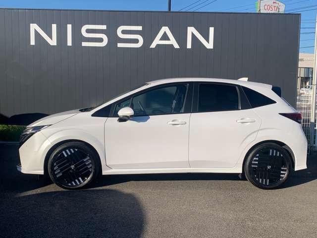 オーラ 1.2 G レザーエディション 衝突被害軽減ブレーキ ワンオーナ 追突防止 車線逸脱警報装置 禁煙車 LED 盗難防止 記録簿 バックモニター インテリジェントキー メモリーナビゲーション AW キーレスエントリー オートエアコン 展示試乗車UP ABS(5枚目)