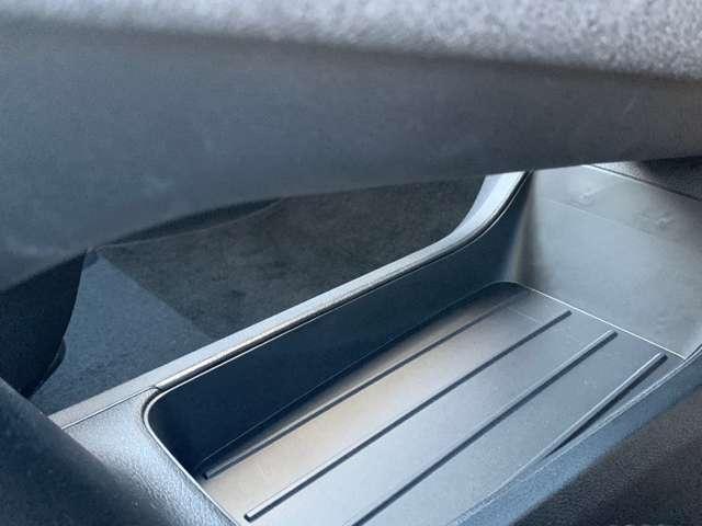 オーラ 1.2 G レザーエディション 衝突被害軽減ブレーキ ワンオーナ 追突防止 車線逸脱警報装置 禁煙車 LED 盗難防止 記録簿 バックモニター インテリジェントキー メモリーナビゲーション AW キーレスエントリー オートエアコン 展示試乗車UP ABS(13枚目)