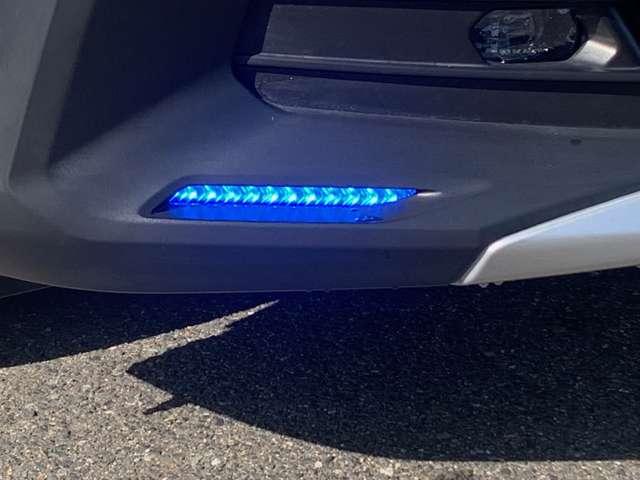 ブルーのデイライト付き。