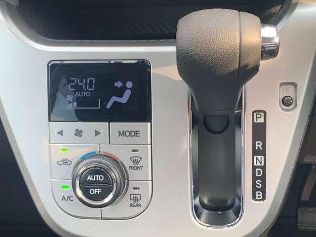 オートエアコンを装備しています、自動で車内の温度調節してくれる便利な装備です。