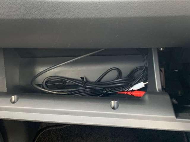 車検証入れなど、いろいろな物が収納できます。