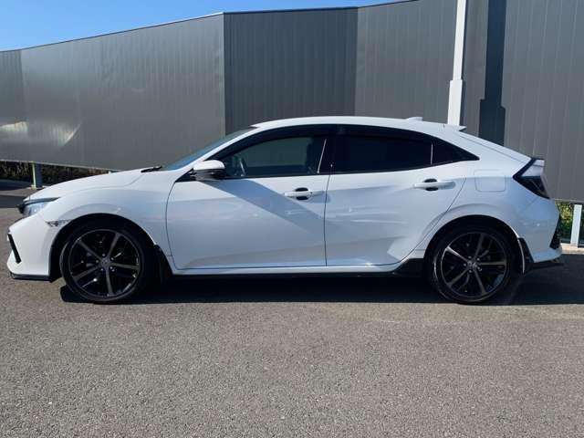 シビック １．５　衝突被害軽減ブレーキ　追突軽減ブレーキ　盗難防止装置　車線逸脱警報　アルミ　Ｂモニター　整備記録簿　ワンセグ　ＡＡＣ　ナビ・ＴＶ　サイドカーテンエアバック　オートクルーズ　パワーウインドウ　エアバッグ　メモリーナビ　ＡＢＳ（4枚目）