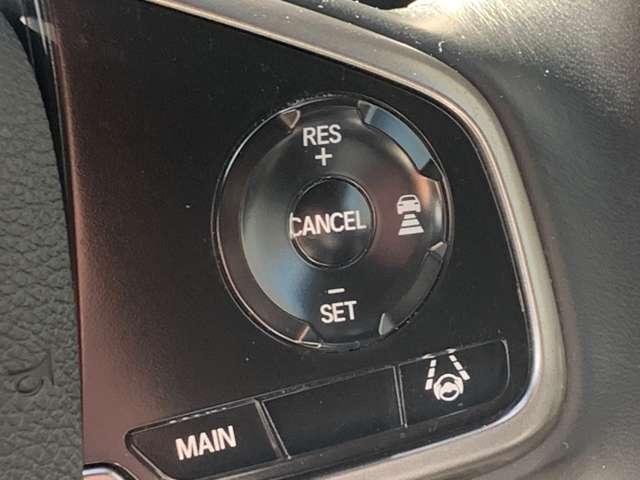 シビック １．５　衝突被害軽減ブレーキ　追突軽減ブレーキ　盗難防止装置　車線逸脱警報　アルミ　Ｂモニター　整備記録簿　ワンセグ　ＡＡＣ　ナビ・ＴＶ　サイドカーテンエアバック　オートクルーズ　パワーウインドウ　エアバッグ　メモリーナビ　ＡＢＳ（9枚目）