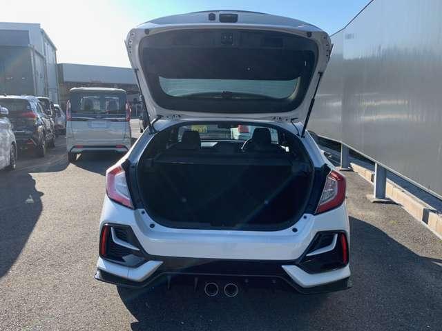 シビック １．５　衝突被害軽減ブレーキ　追突軽減ブレーキ　盗難防止装置　車線逸脱警報　アルミ　Ｂモニター　整備記録簿　ワンセグ　ＡＡＣ　ナビ・ＴＶ　サイドカーテンエアバック　オートクルーズ　パワーウインドウ　エアバッグ　メモリーナビ　ＡＢＳ（15枚目）