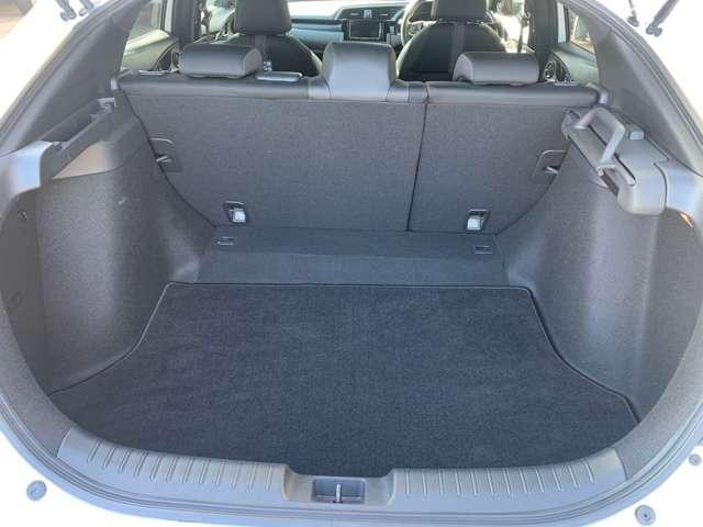 シビック １．５　衝突被害軽減ブレーキ　追突軽減ブレーキ　盗難防止装置　車線逸脱警報　アルミ　Ｂモニター　整備記録簿　ワンセグ　ＡＡＣ　ナビ・ＴＶ　サイドカーテンエアバック　オートクルーズ　パワーウインドウ　エアバッグ　メモリーナビ　ＡＢＳ（16枚目）