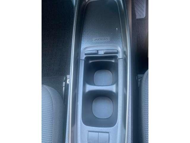 アクア １．５　Ｚ　衝突被害軽減ブレーキ　ＬＥＤヘッドライト　イモビライザー　アルミホイール　オートクルーズコントロール　点検記録簿　エアコン　カーテンエアバッグ　ＥＴＣ　キーレス　パワーウインドウ　ＡＢＳ　アイドリングＳ　エアバッグ　Ｂカメ（5枚目）